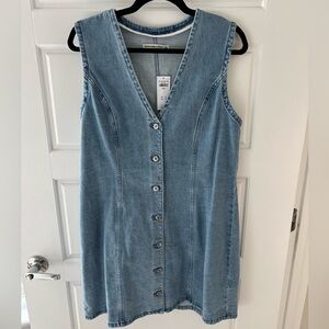 Abercrombie denim dress size large. Never worn with tag still attached.